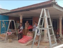 Dinas Sosial Bangka Selatan Respon Cepat,Beri Bantuan Musibah Angin Puting Beliung di Desa Permis