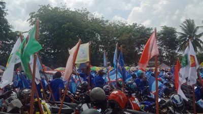 Konvoi Kendaraan Atribut Parpol, Warnai Parade Karnaval di Kota Toboali