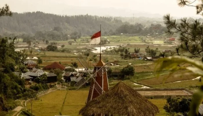 Lucunya Negeri Ini, Alkisah Tentang Desa Maju Mundur