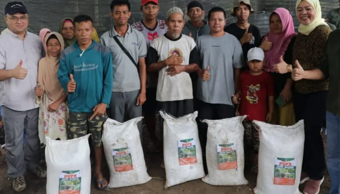 Erzaldi Rosman Djohan Salurkan Pupuk Gratis untuk Petani Bangka Barat