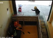 Aksi Nekat Perampokan Toko Emas di Desa Payung Terekam CCTV