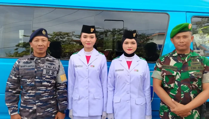 Penuh Haru Dua Siswi ini, Ketika Didaulat Membawa Bendera Merah Putih dI HUT RI Ke-79