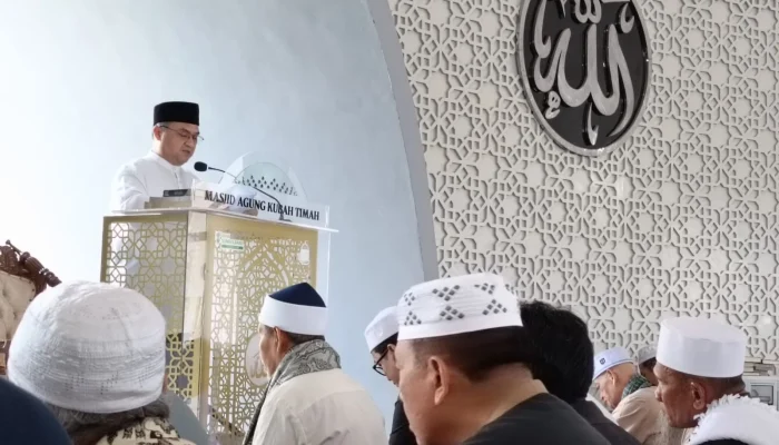 Erzaldi Rosman Djohan: Khotbah Jumat di Masjid Agung Kubah Timah, Ajak Jamaah Perkuat Akhlak dan Adab Generasi Muda
