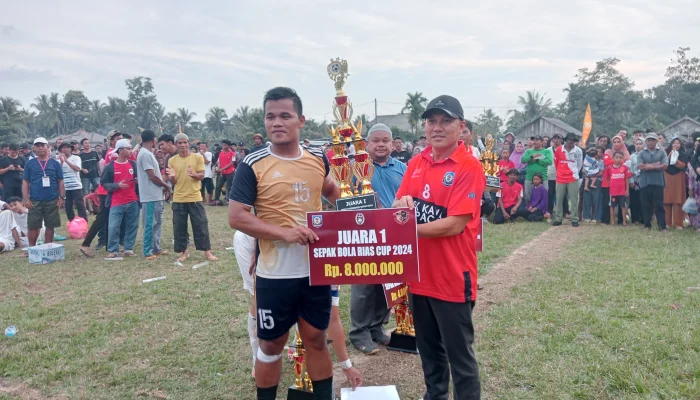 Pj Sekda Basel Hefi Nuranda Resmi Tutup Turnamen Sepak Bola Rias Cup 2024, Meskipun Terjadi Insiden Suporter