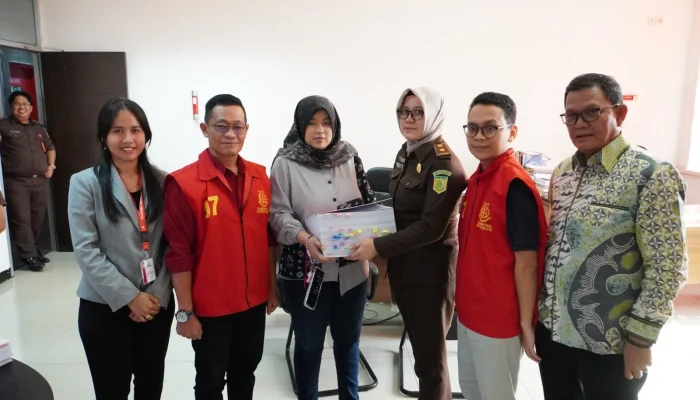 Penyerahan Tersangka dan Barang Bukti Kasus Tipikor Jaringan Desa Musi Banyuasin
