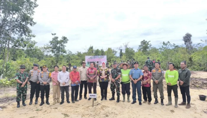 PT TAM dan Korem 045 Gaya Tanam 22.000 Pohon di Bangka Selatan