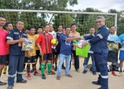 PT Timah Dukung Olahraga: Serahkan Bantuan Sarana Sepak Bola ke ASPAJA Belo Laut