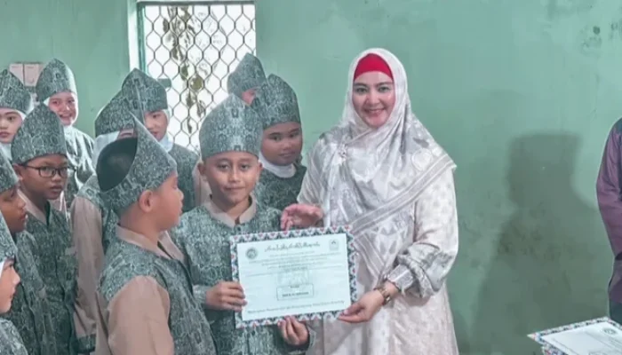 Wakil Bupati Debby Vita Dewi Hadiri Khataman Al-Qur’an ke-29 di Desa Air Bara