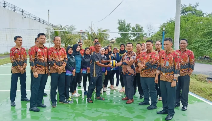 RT 007 dan Ibu-Ibu Sambangi Lapas Narkotika, Pererat Kebersamaan Lewat Olahraga 