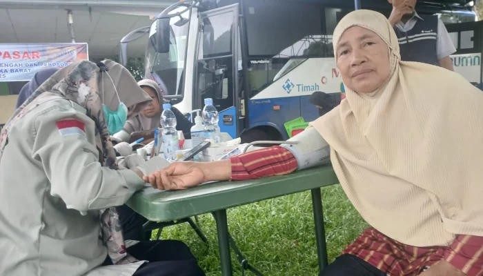 Mobil Sehat PT Timah Dinantikan Warga, Hadir dalam Operasi Pasar Pemkab Bangka Barat
