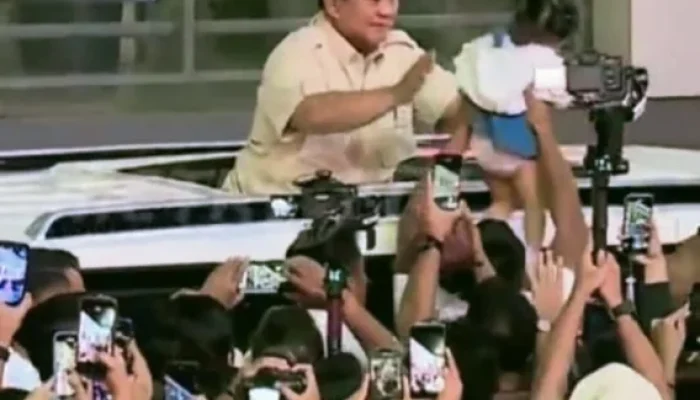 Presiden Prabowo Subianto Sambut Tahun Baru Bersama Ribuan Warga di Bundaran HI