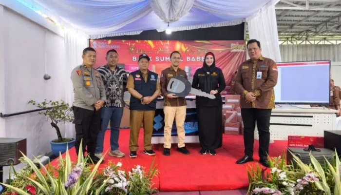 Wabup Basel Debby Vita Dewi Serahkan Hadiah Undian Tabungan Pesirah 2024