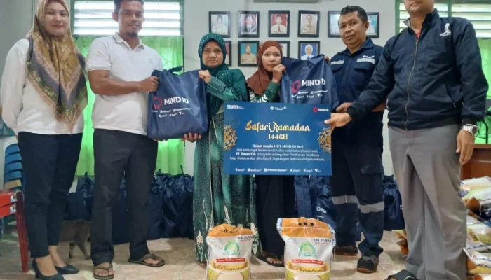 PT Timah Bagikan Ratusan Paket Sembako untuk Warga Sungai Baru Jelang Lebaran