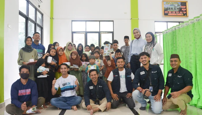 Sobat Aksi Ramadan PT Timah Bagikan Sembako dan Santunan di Bangka Barat