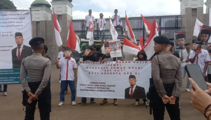 KKMP Bakar Topeng, Laporkan Ahmad Dhani ke MKD Desak Pemecatan dari DPR