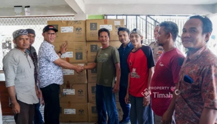 PT Timah Salurkan 10 Mesin Tempel untuk Nelayan Tanah Merah