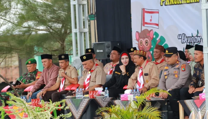 Wabup Debby Vita Dewi Buka Perkemahan PERBISA di Khoirul Ummah Payung