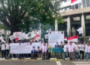 Gabungan Aktivis Geruduk KPK, Desak Tangkap Pimpinan DPD RI soal Reses Ilegal