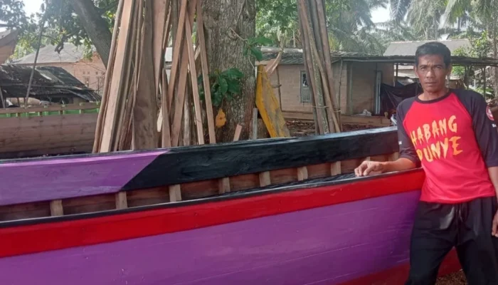 Cok Tang, Perajin Perahu Tradisional Air Mempunai: Karya Bernilai Puluhan Juta Rupiah