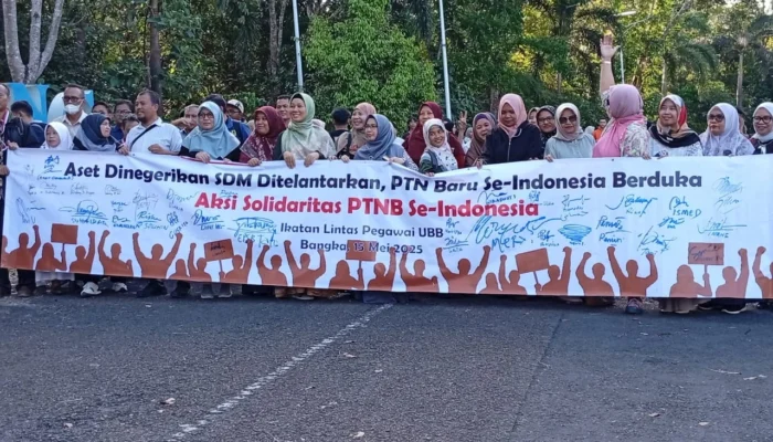 Puluhan Dosen UBB Berunjuk Rasa Tuntut Status Kesetaraan PNS
