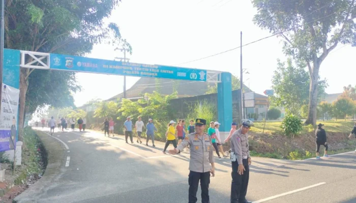 Polres Bangka Amankan Jalan Sehat Waisak Bersama di Sungailiat