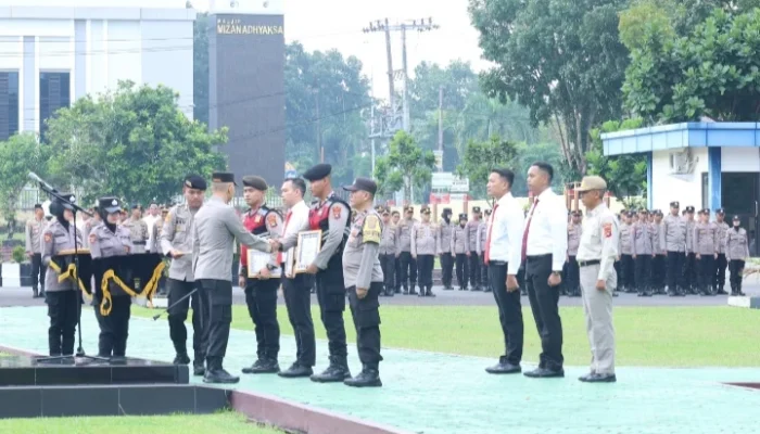 32 Personel Polda Babel Diberikan Reward and Punishment , Irjen Pol Hendro Pandowo: Jadikan Motivasi