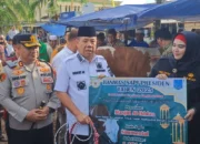 Presiden Prabowo Serahkan Sapi 1 Ton untuk Warga Desa Sadai