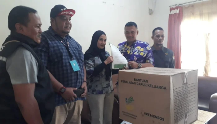 Lewat Dinsos, Gubernur Hidayat Arsani Bantu Warga Pangkalpinang Terdampak Kebakaran