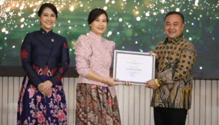 Terbaik di Babel: Wamen PPPA Veronica Tan Anugerahkan Kabupaten Layak Anak 2025 untuk Pemkab Bangka