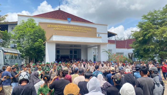 TNI-Polri Amankan Aksi Damai di DPRD Bangka Selatan