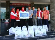 PT Timah Serahkan 200 Paket Sembako untuk PMI Basel di HUT ke-80