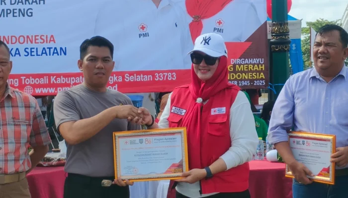 Dedikasi Donor Darah, Polres Basel Terima Piagam dari Wabup Debby HUT di PMI – 80
