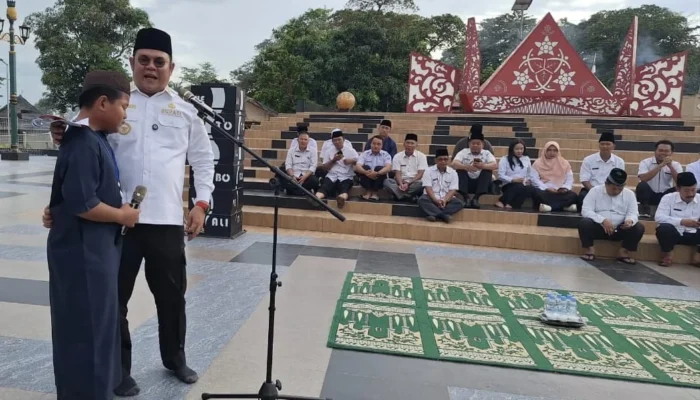 Bupati Riza Herdavid Santuni 250 Anak Yatim di Peringatan Maulid Nabi