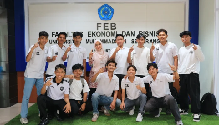 Dekan FEB Unimus Lepas Tim Futsal Berlaga di Febi Cup 5.0 UIN Walisongo
