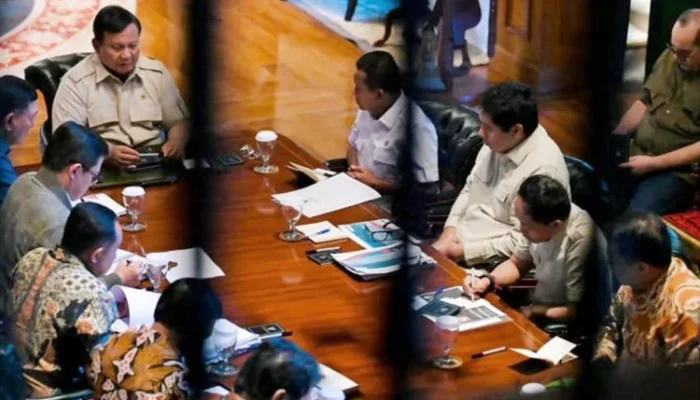 Seskab Teddy: Presiden Prabowo Gelar Ratas di Hambalang, Bahas Penanggulangan Bencana hingga Insentif Akhir Tahun