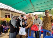Wabup Debby Salurkan Bantuan ke Warga Pulau Kelapan