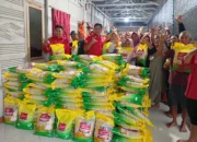 Rudy Center dan PDI Perjuangan Bangka Salurkan 1,2 Ton Beras untuk Warga Rambak
