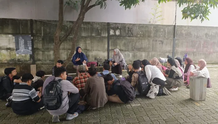 Diskusi KBM UNINDRA di Bawah Pohon Rindang Soroti Kesejahteraan Guru dan Dosen