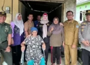Wabup Salurkan Bantuan Alat Bantu Disabilitas di Desa Nadung