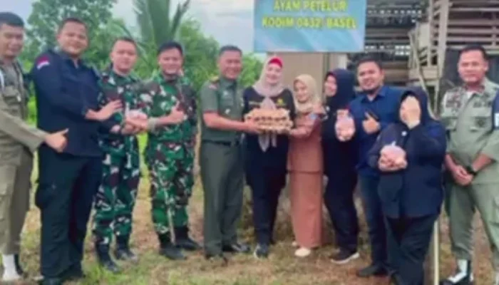 Wabup Debby Apresiasi Inovasi Peternakan Ayam Petelur Kodim 0432 Basel