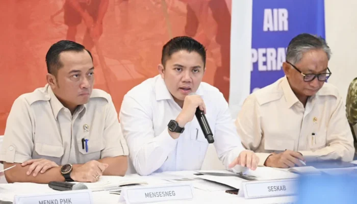 Seskab Teddy Bantah Pemerintah Lamban, Respons Bencana Sudah Dimulai Sejak Hari Pertama