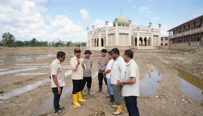 Di Bawah Kubah Masjid Aceh Tamiang, KSP Pastikan Huntara Layak dan Manusiawi