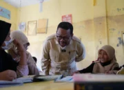 Tawa Anak Aceh Tamiang, KSP Muhammad Qodari Pastikan Sekolah Berangsur Normal Pasca Bencana