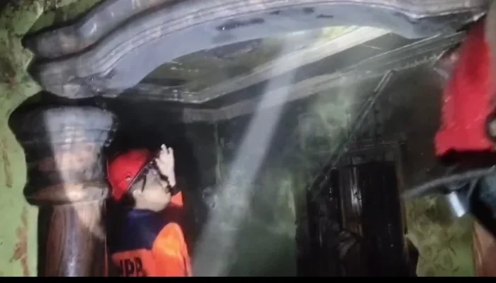 Diduga Dibakar Anak Kandung, Rumah Warga di Sukadamai Ludes Terbakar