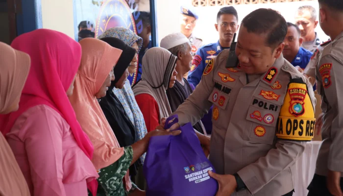 Doa Bersama dan Salurkan Bansos, Polres Basel Perkuat Kedekatan dengan Masyarakat Pesisir