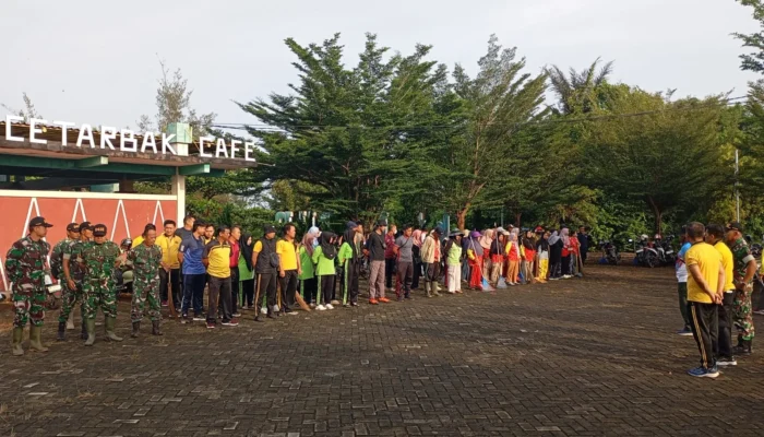 Gotong Royong Polri–TNI–Pemda: Bersihkan Pantai Batu Kapur Toboali