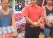 Sambut Imlek 2026, Rudi Center dan DPC PDIP Bangka Berbagi Minuman