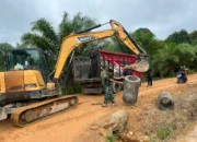 Akses Jalan ke Lahan Tani Desa Penutuk Diperbaiki, TMMD ke-127 Fokus Infrastruktur Drainase