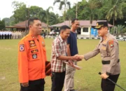 Gotong Royong Evakuasi Longsor Pemali, Kapolres Bangka Beri Penghargaan