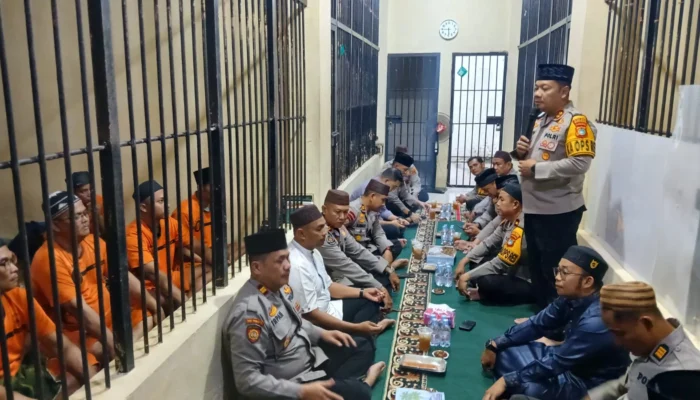 Kapolres Bangka Selatan Buka Puasa Bersama Tahanan, Tekankan Introspeksi dan Perbaikan Diri